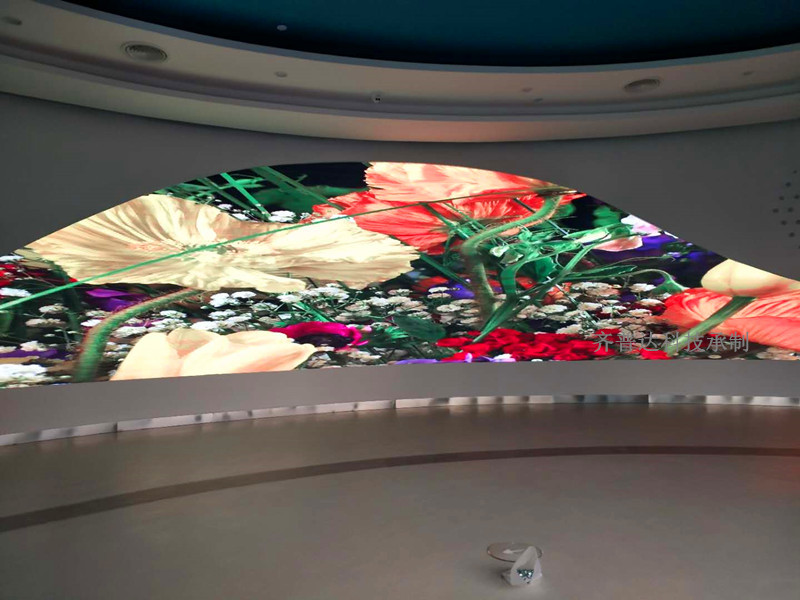 室内高清内弧p3led显示屏